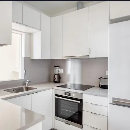 Luxurious 1 Bedroom In Downtown