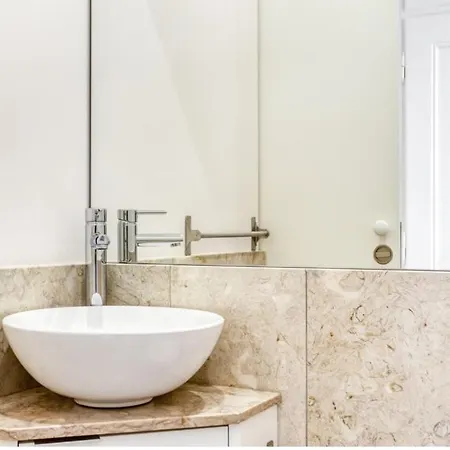Luxurious 1 Bedroom In Downtown Lejlighed *